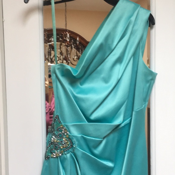 Dress - Picture 2 of 3